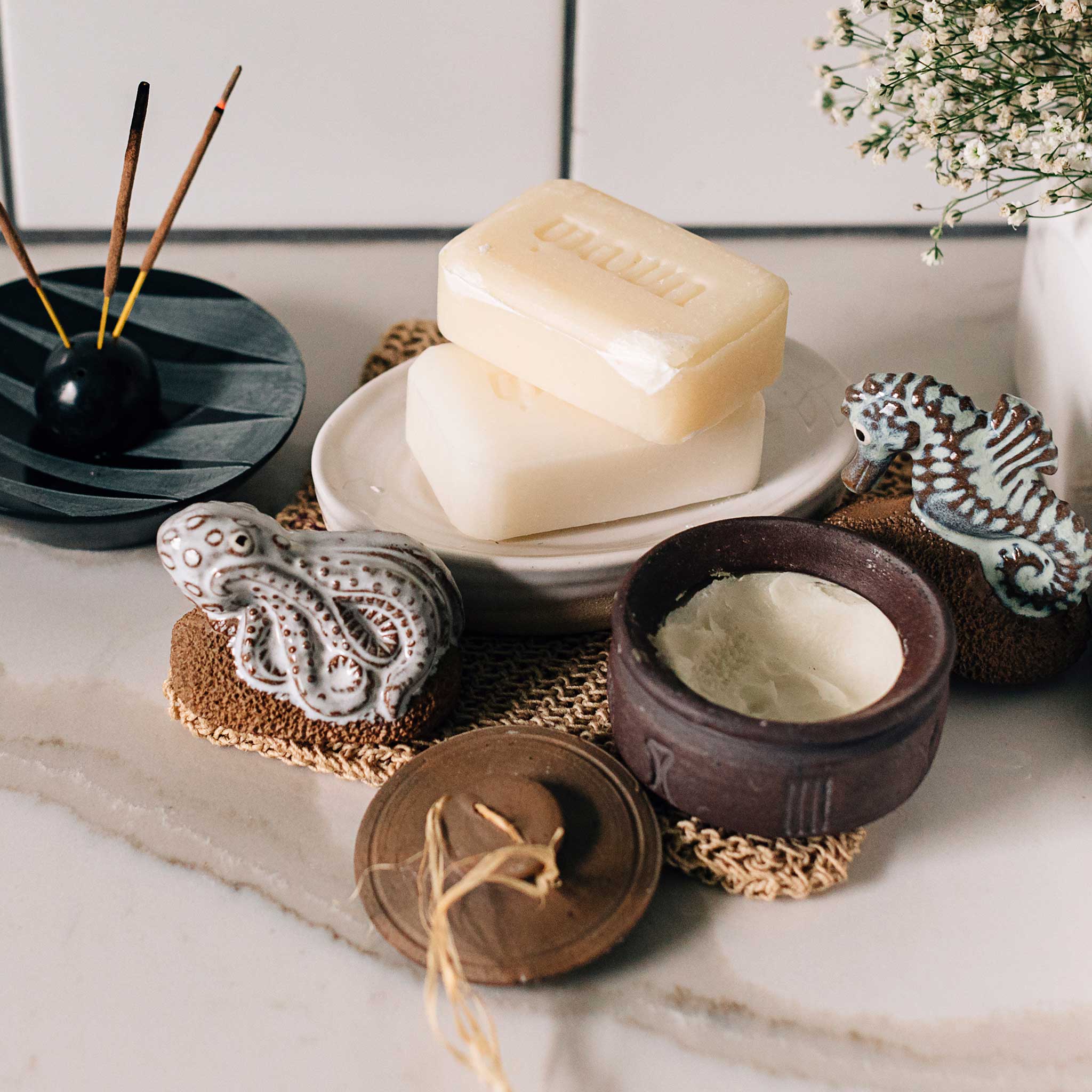 Organic shea butter ingredients with lemon and tea tree extracts