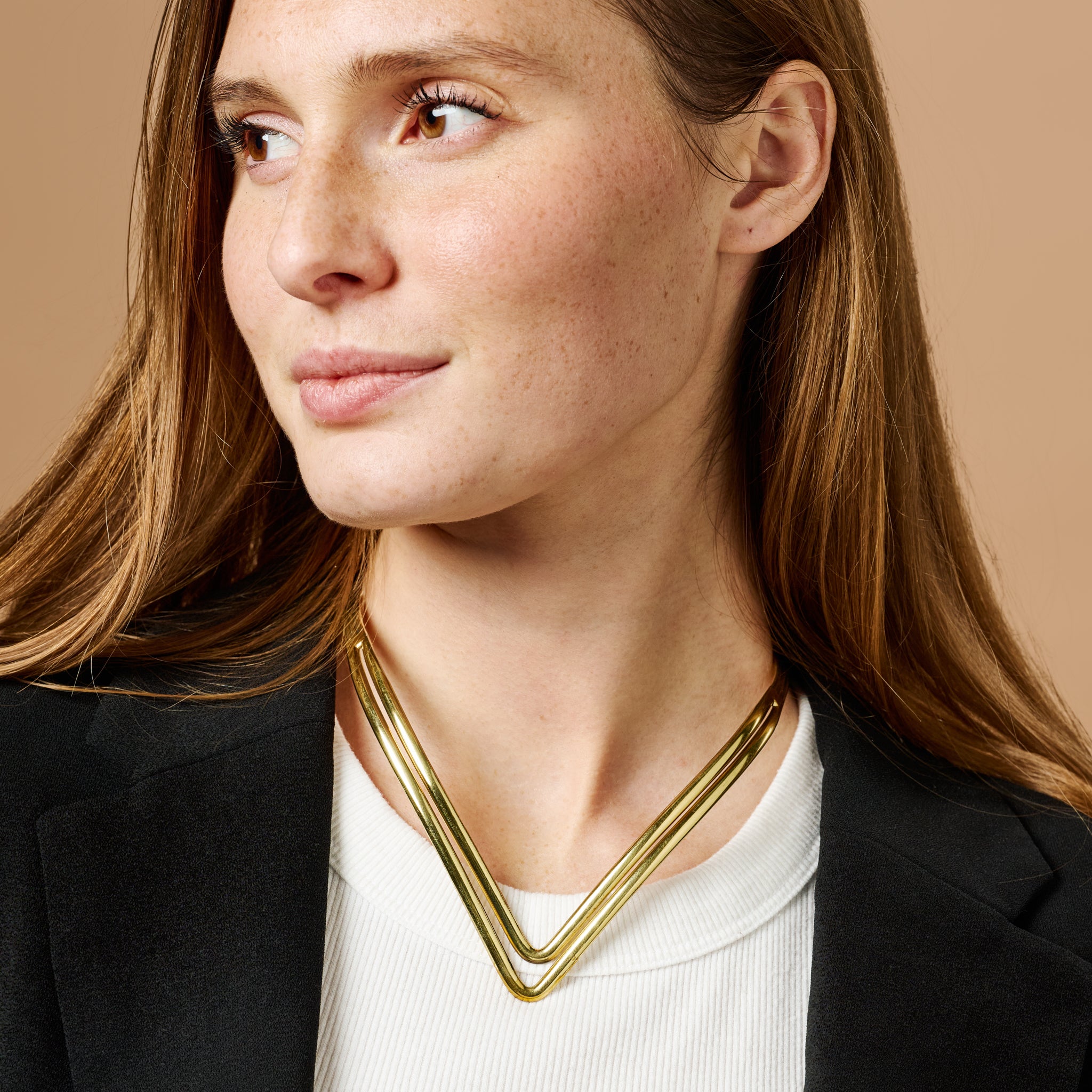 Side view of the modern brass collar necklace on a model