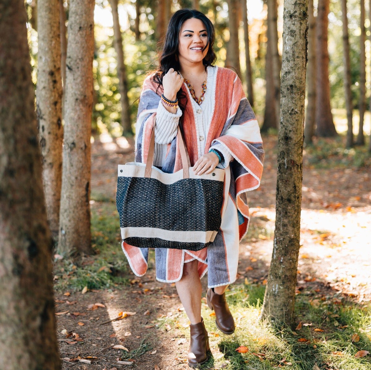 Artisan weaving process of the jute fabric used in the EcoChic bag, highlighting craftsmanship