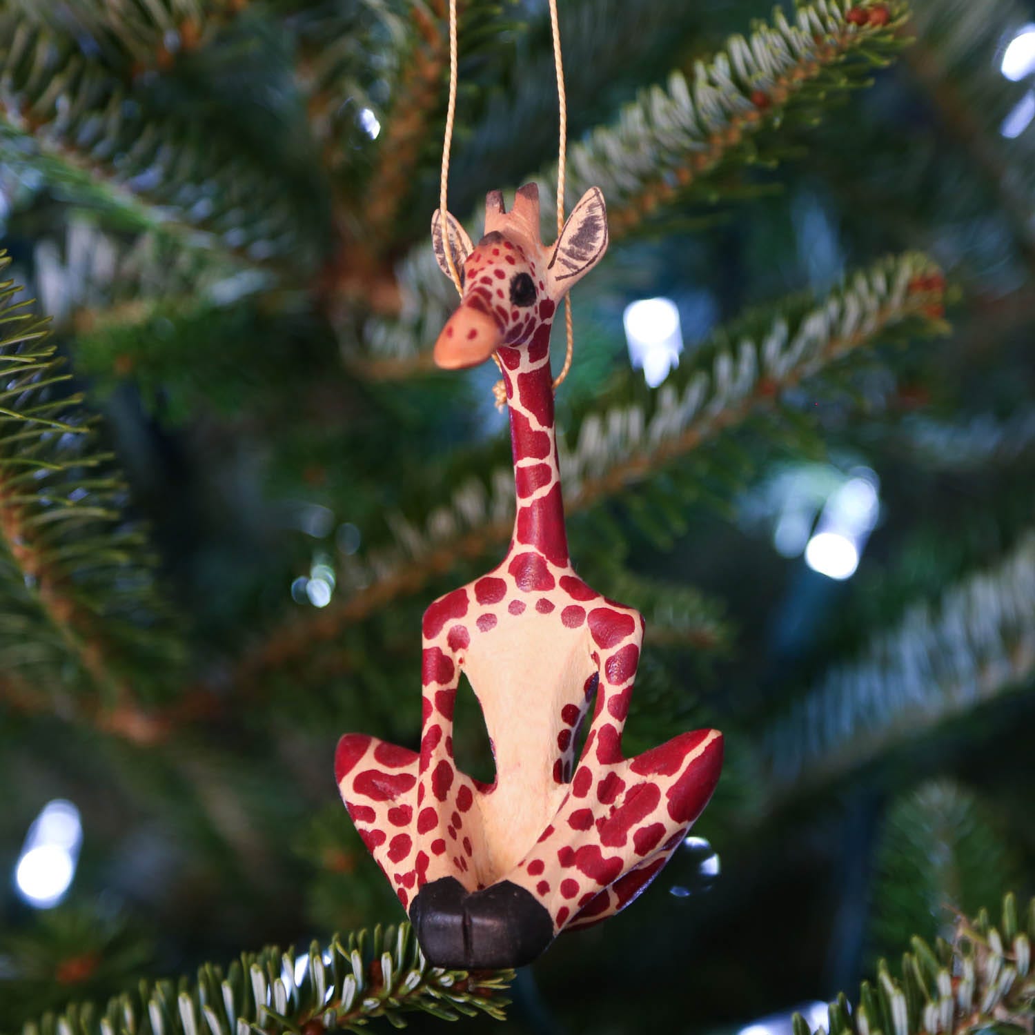 Charming giraffe yoga figurine in a yoga pose, ideal for decorative use.