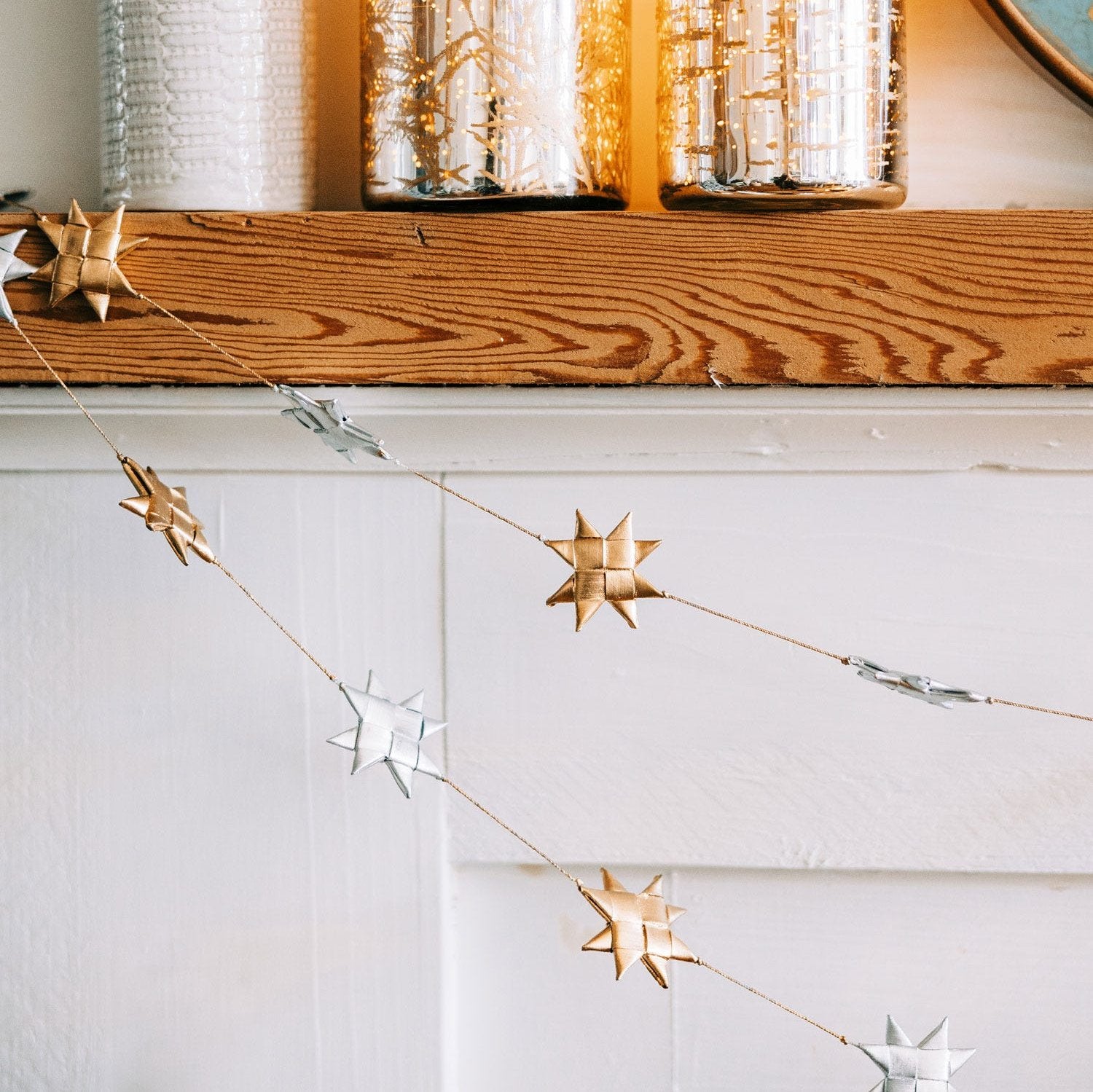Close-up of the eco-friendly star garland showcasing metallic gold and silver stars against a vibrant background.