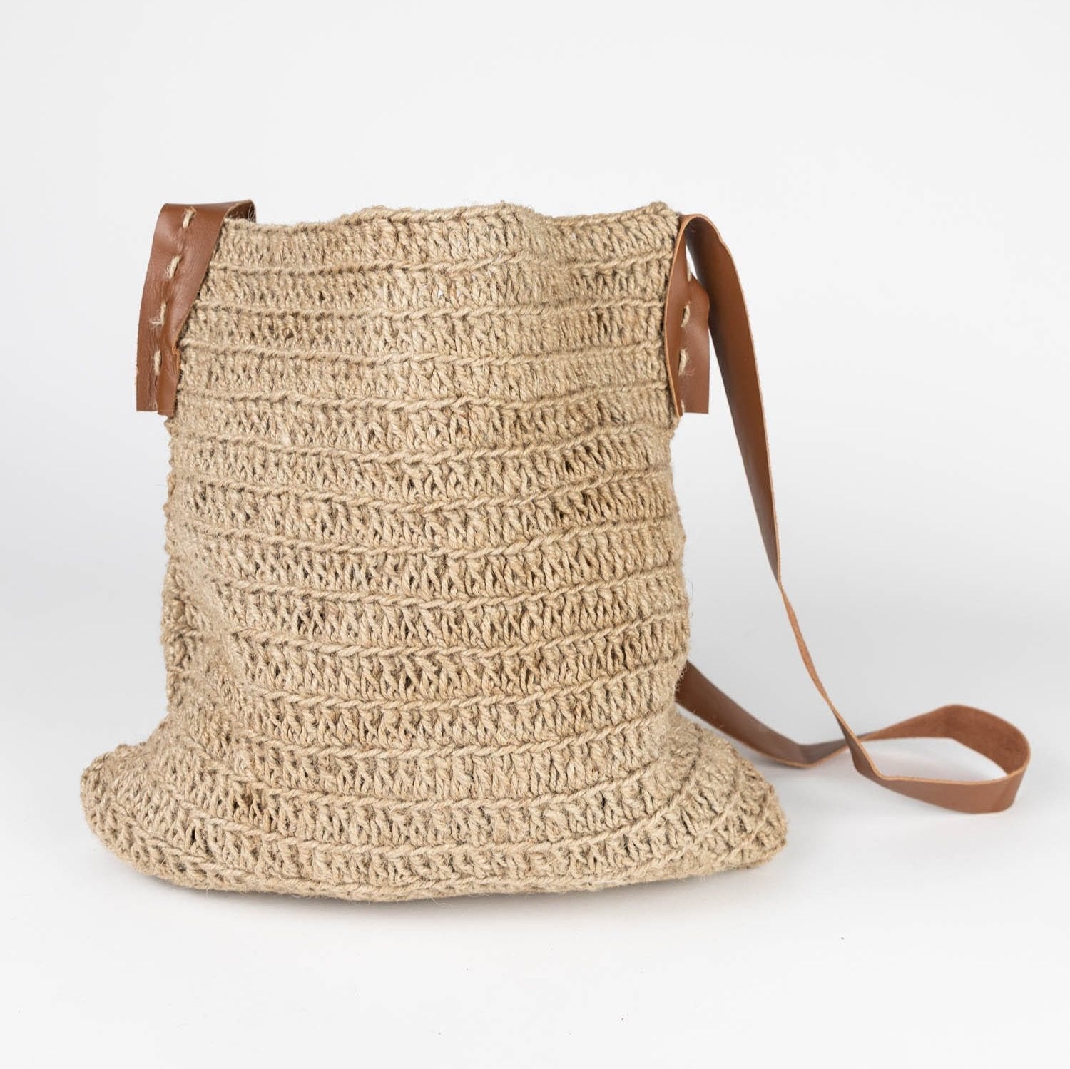Close-up of the eco-friendly jute shoulder bag with leather strap highlighting craftsmanship
