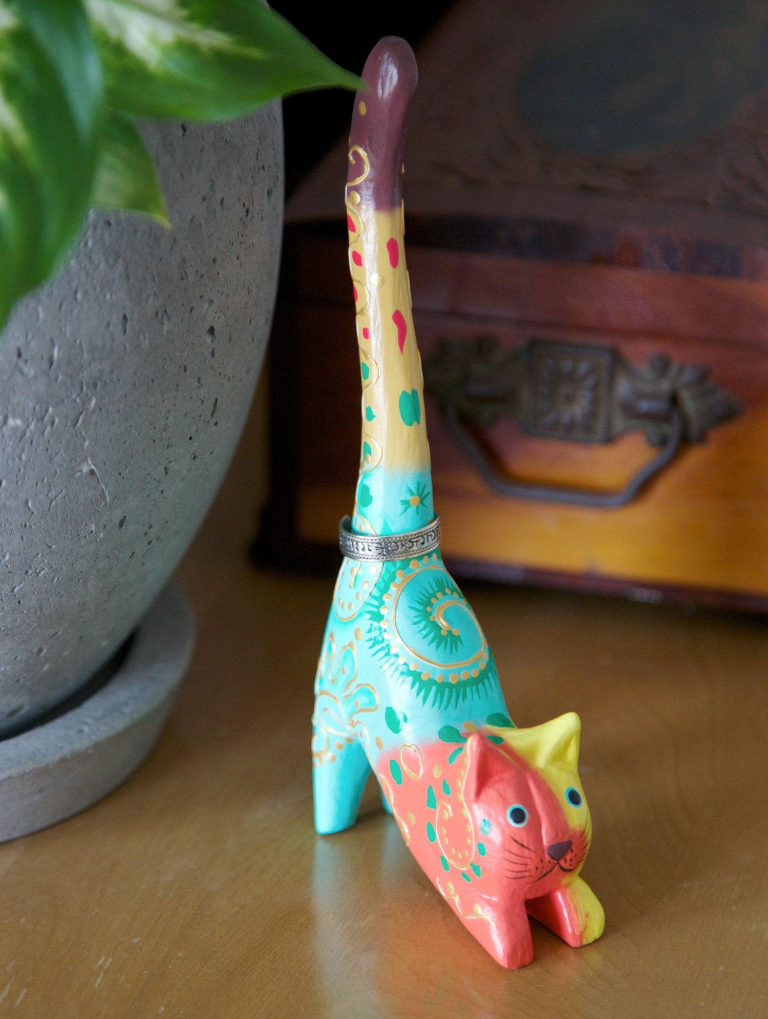 Handmade cat-shaped ring holder on a wooden table